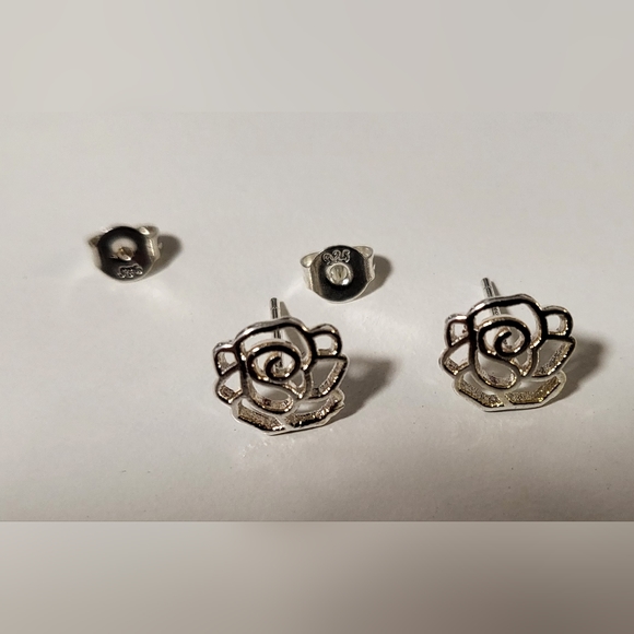 Ear buds - brand new - Picture 1 of 1